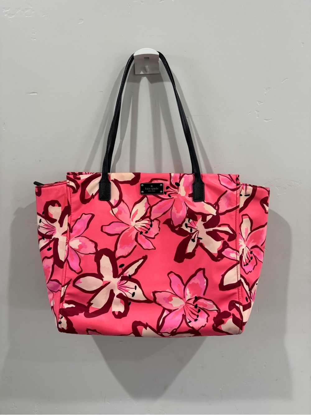 kate spade pink floral print tote with black straps! Cute and stylish:)